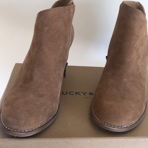 New Lucky Brand “Yankeen” zip wedge bootie.
